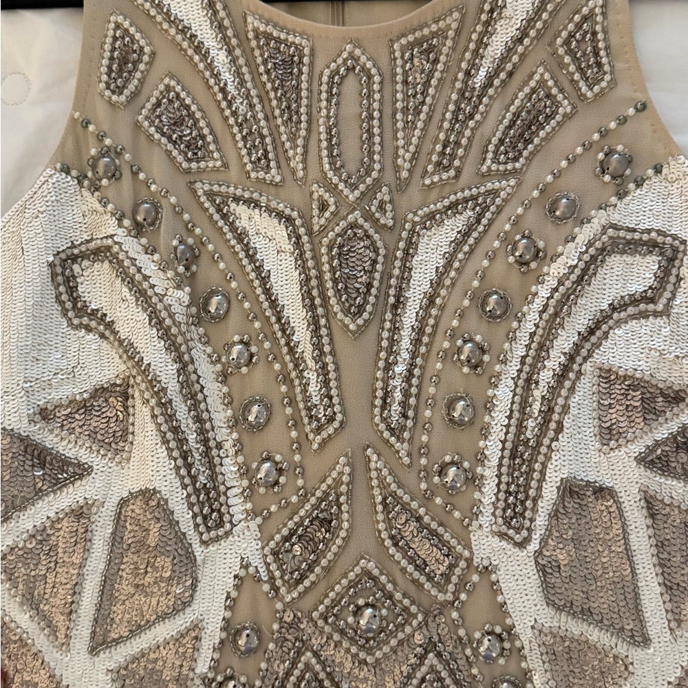 Adorable needle and thread dress! - Picture 2 of 6